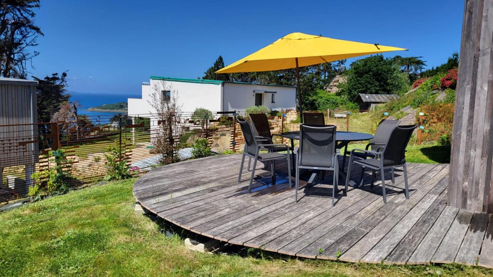 La Boite A Coucou: Seaside Garden With Pors Mabo Access Apartment Trebeurden